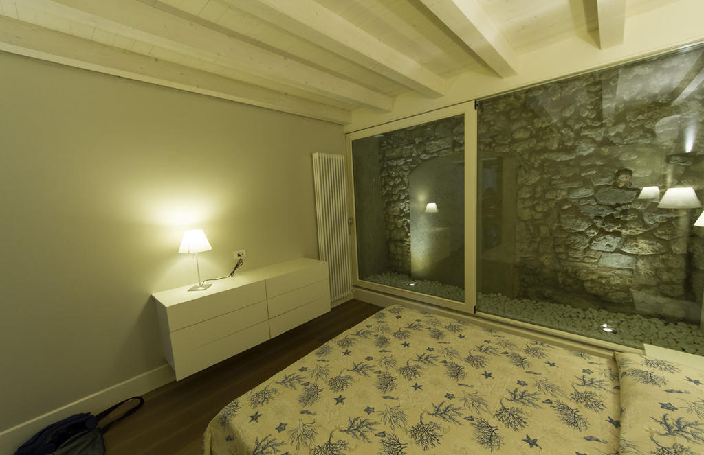 Ferienwohnung La Casa Del Porto Lovere Zimmer foto